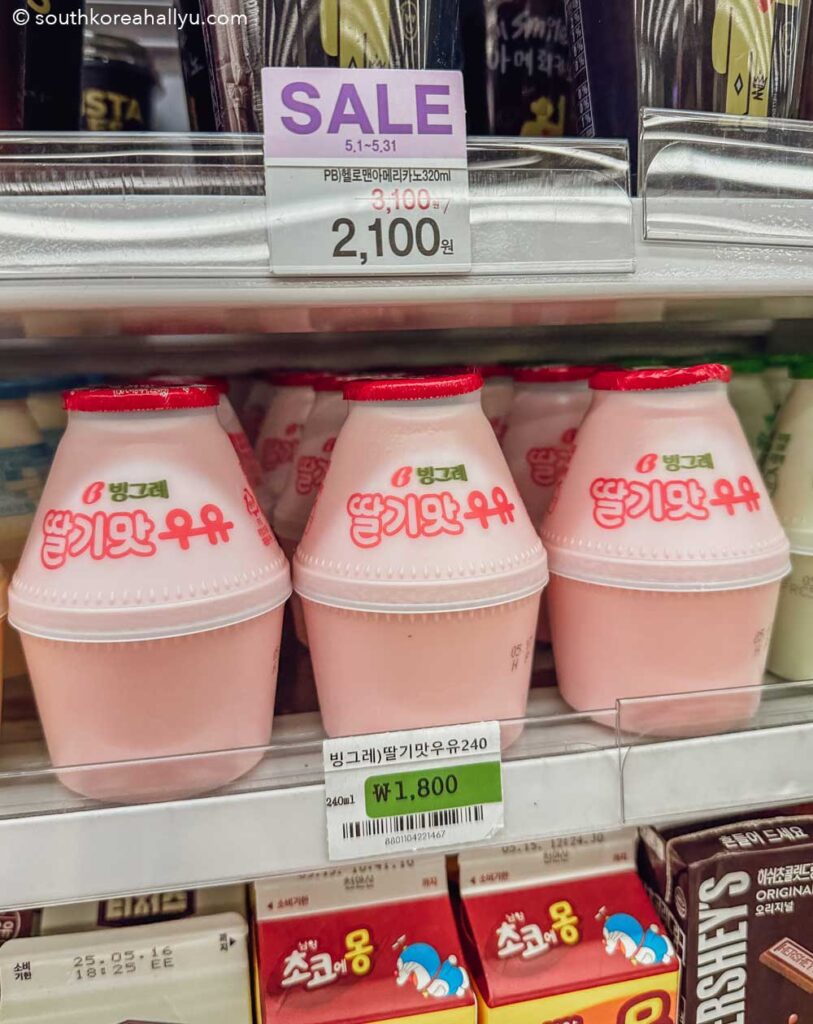 Korean Banana Milk 빙그레 바나나맛 우유 - Binggrae strawberry