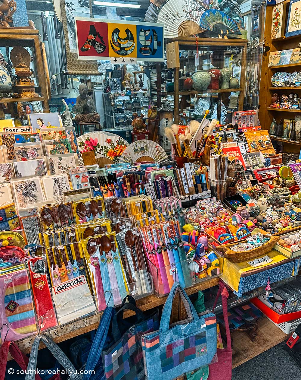 Seoul Souvenir Shops Guide / Where and What To Buy in Korea