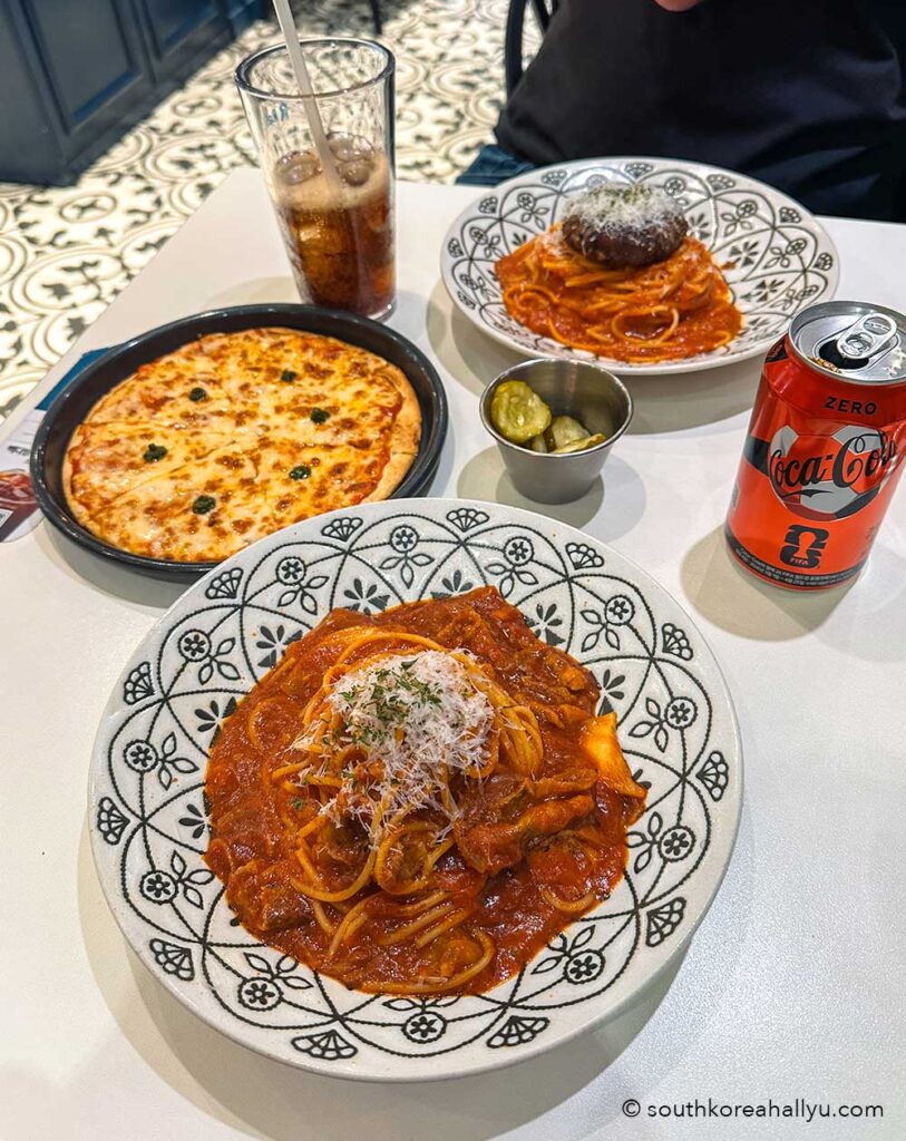 rolling pasta chain restaurant South Korea
